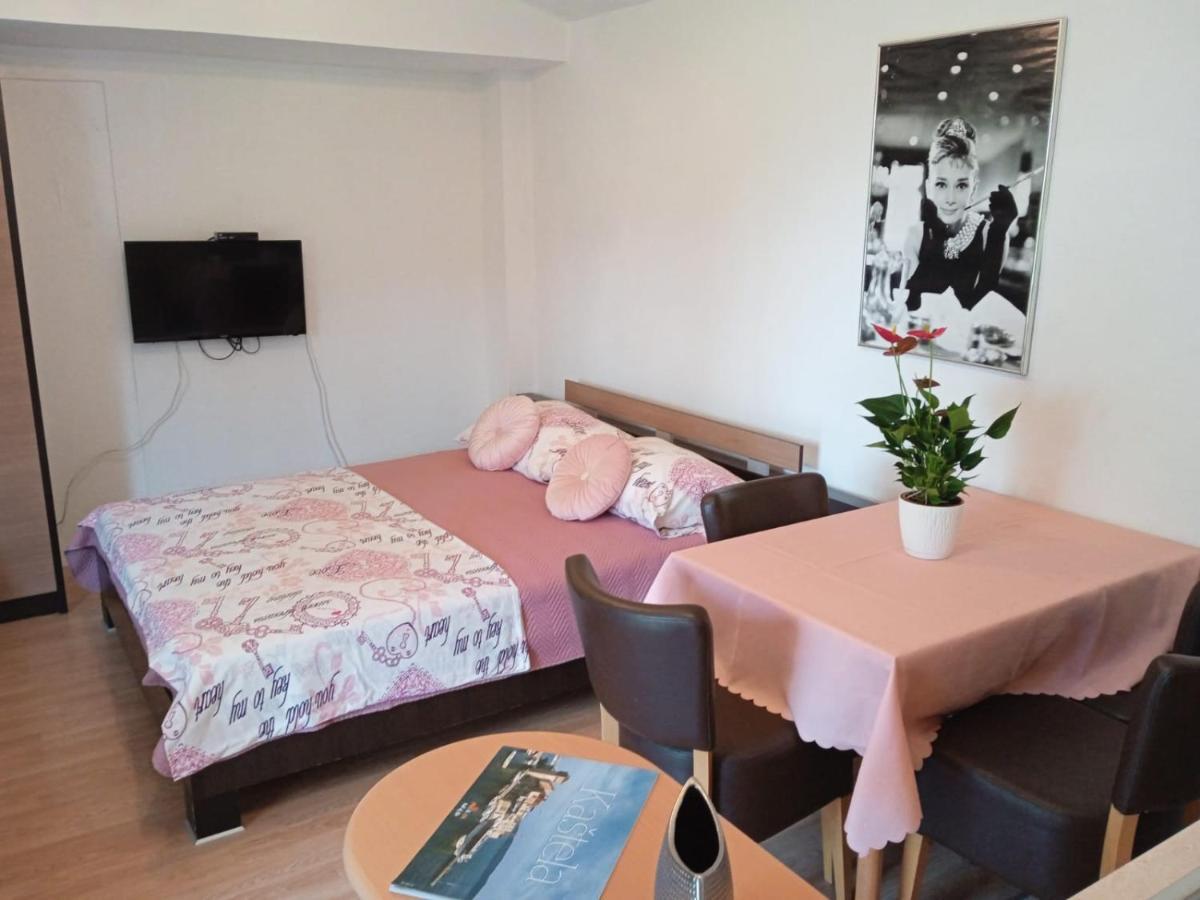 Pelivan Apartments Каштела Экстерьер фото