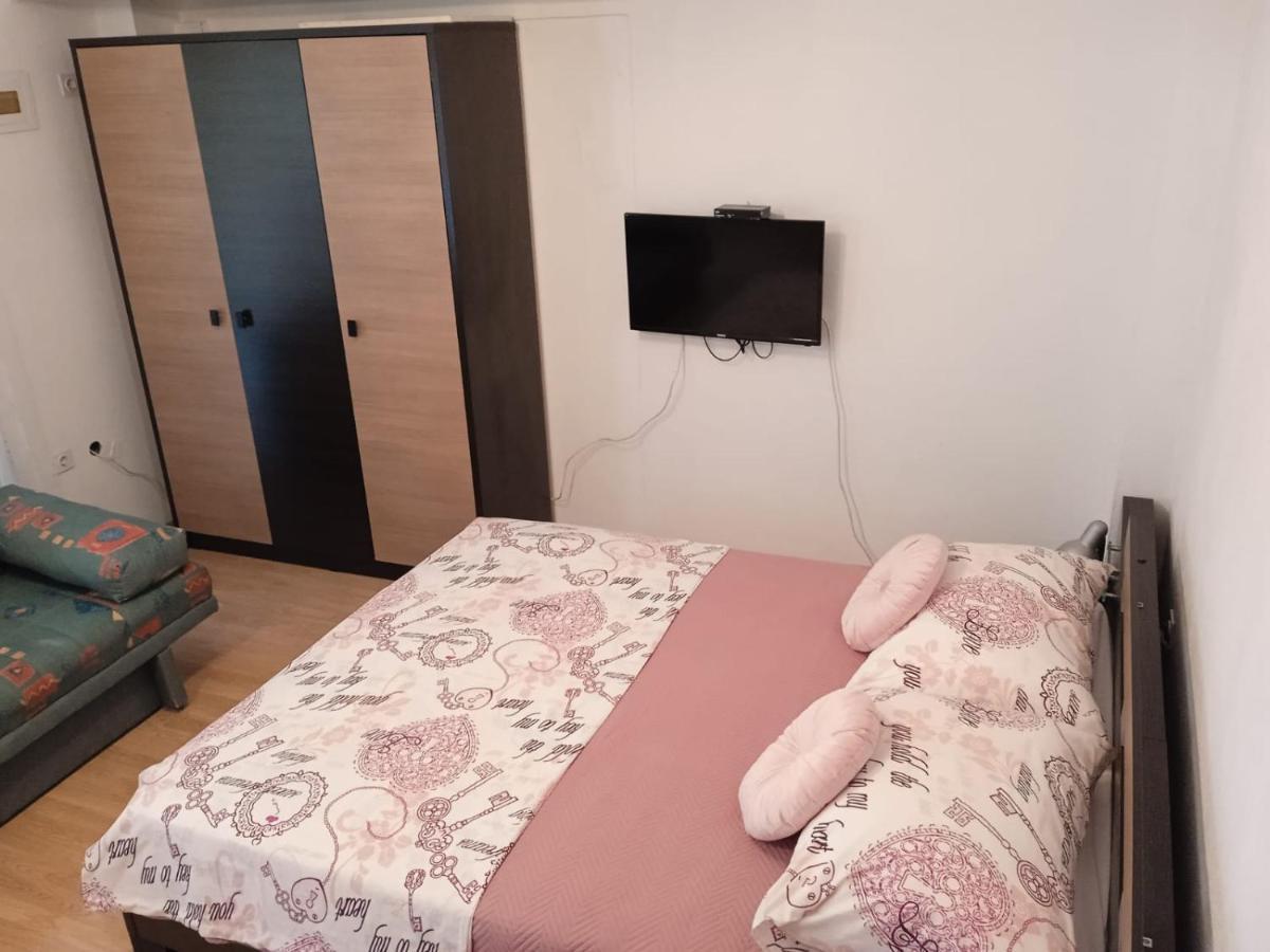 Pelivan Apartments Каштела Экстерьер фото