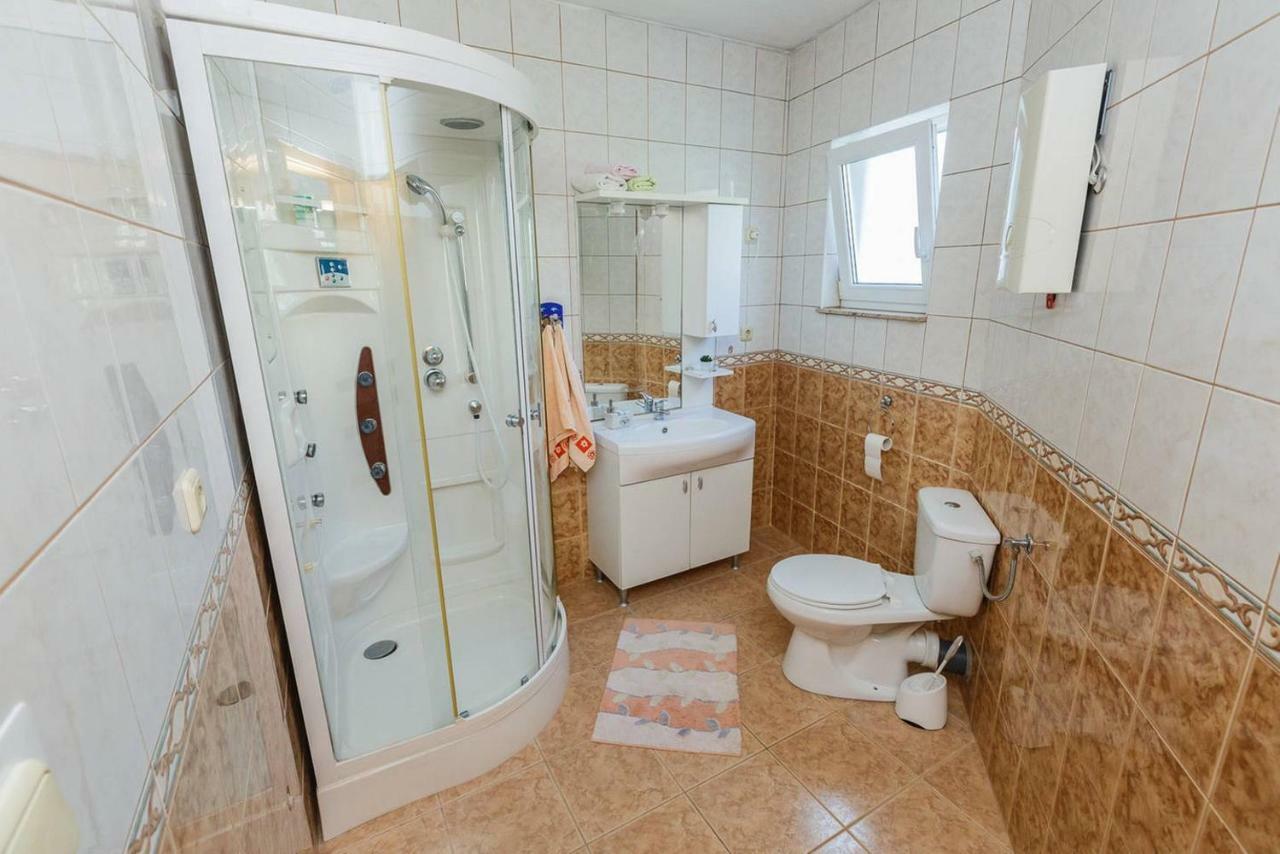 Pelivan Apartments Каштела Экстерьер фото